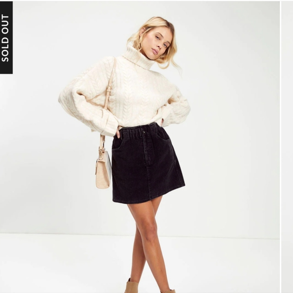 Cropped Ivory Cable Knit Sweater - Picture 4 of 4